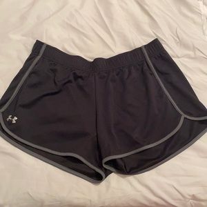 XL women’s under armour shorts